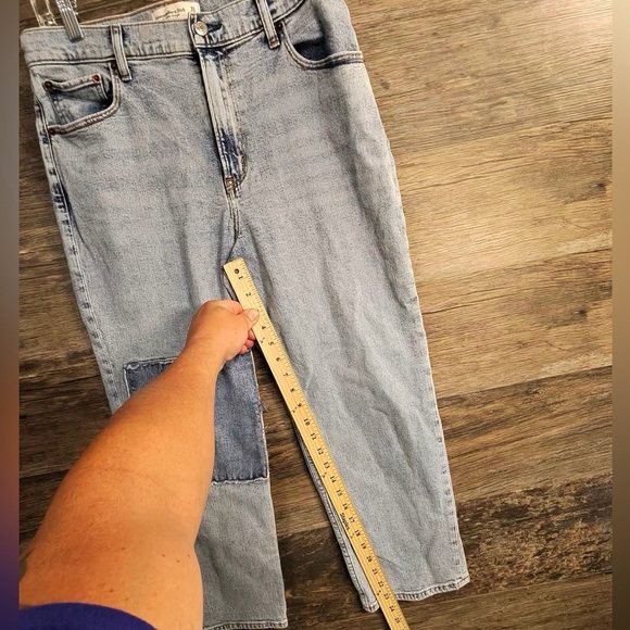 Abercrombie & Fitch Light Blue Straight Ultra High Rise 12 short Women's Jeans - Picture 6 of 7